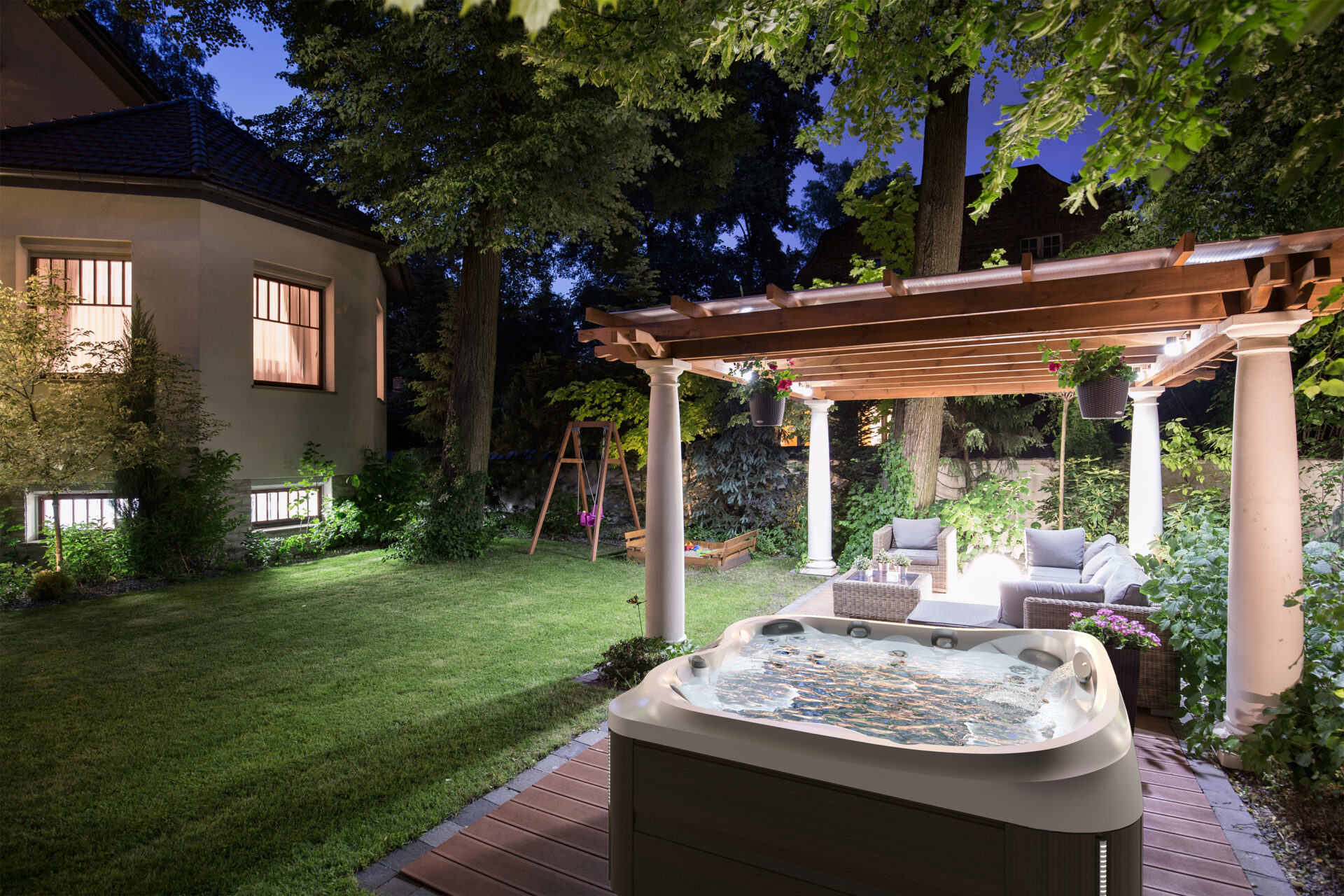 Hot Tub ROI: Does a Jacuzzi® Increase Your Home's Value and Appeal?